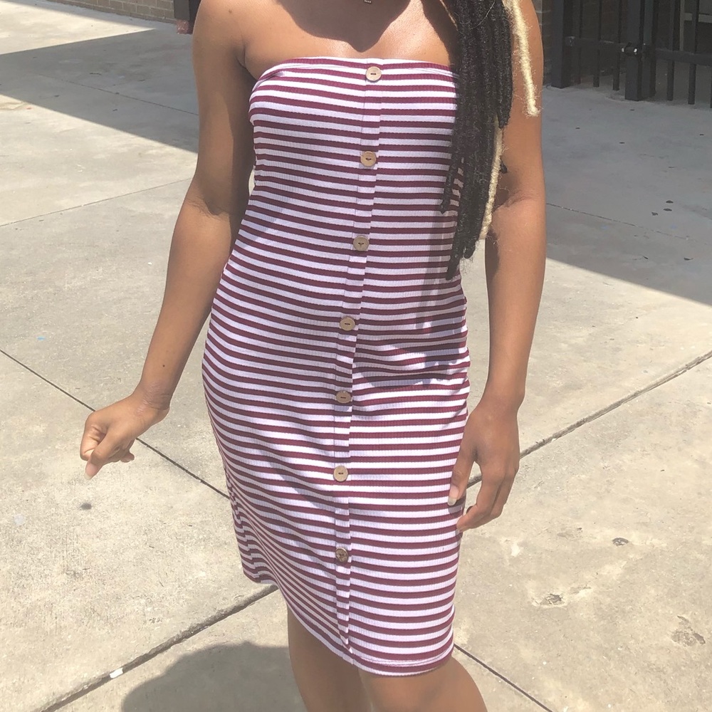 Sleeveless burgundy dress